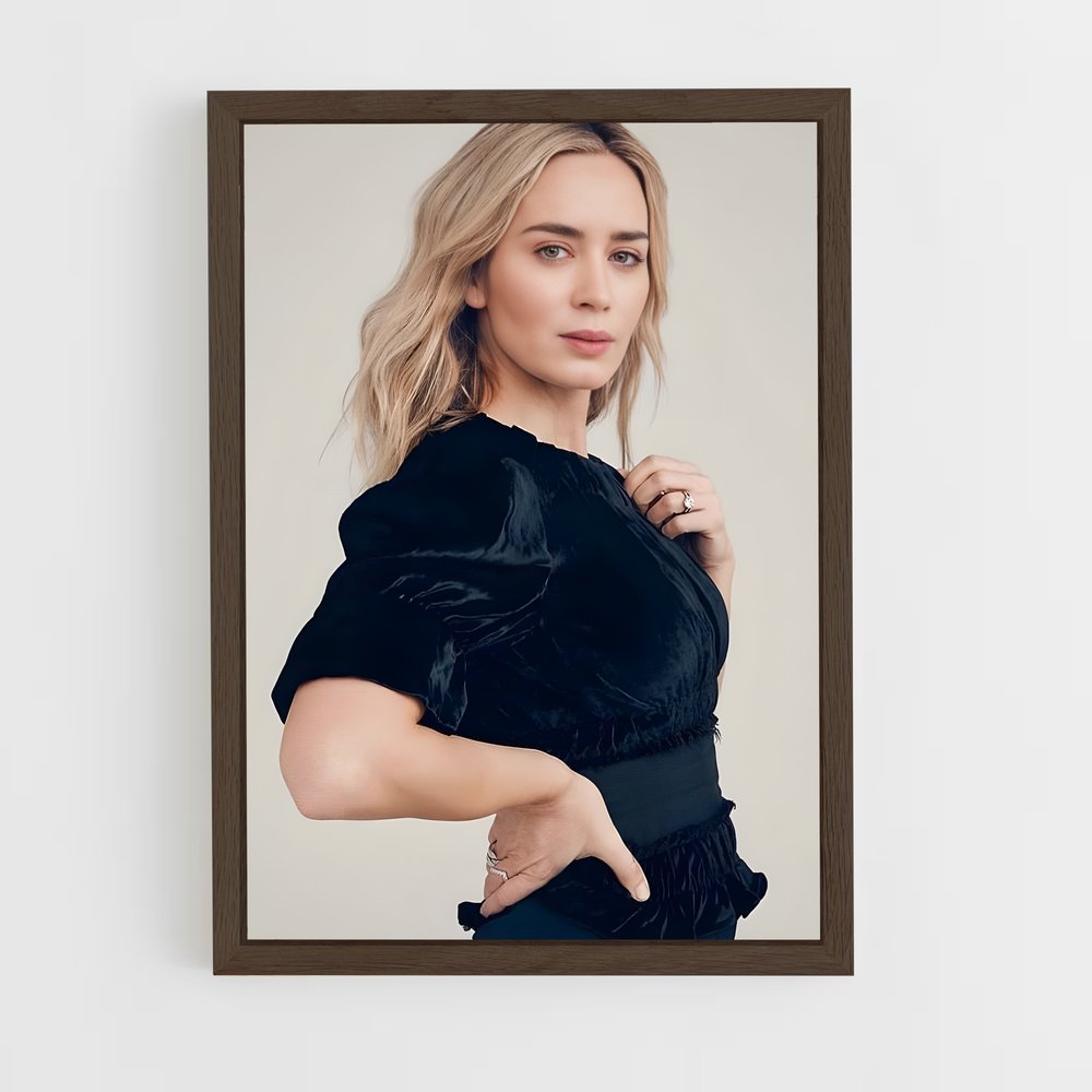 ap-emily blunt-2 cadre Bois foncé