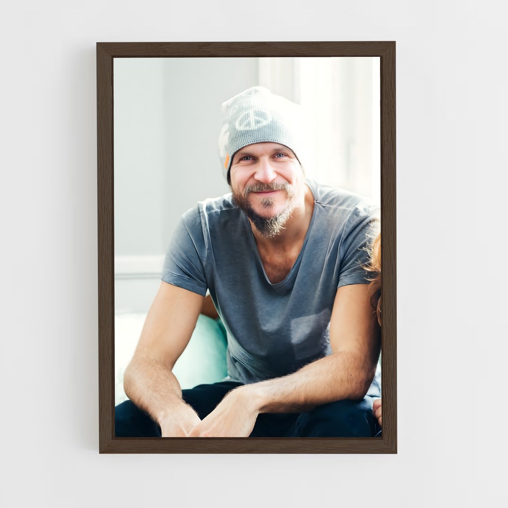 ap-gustaf skarsgård-7 cadre Bois foncé