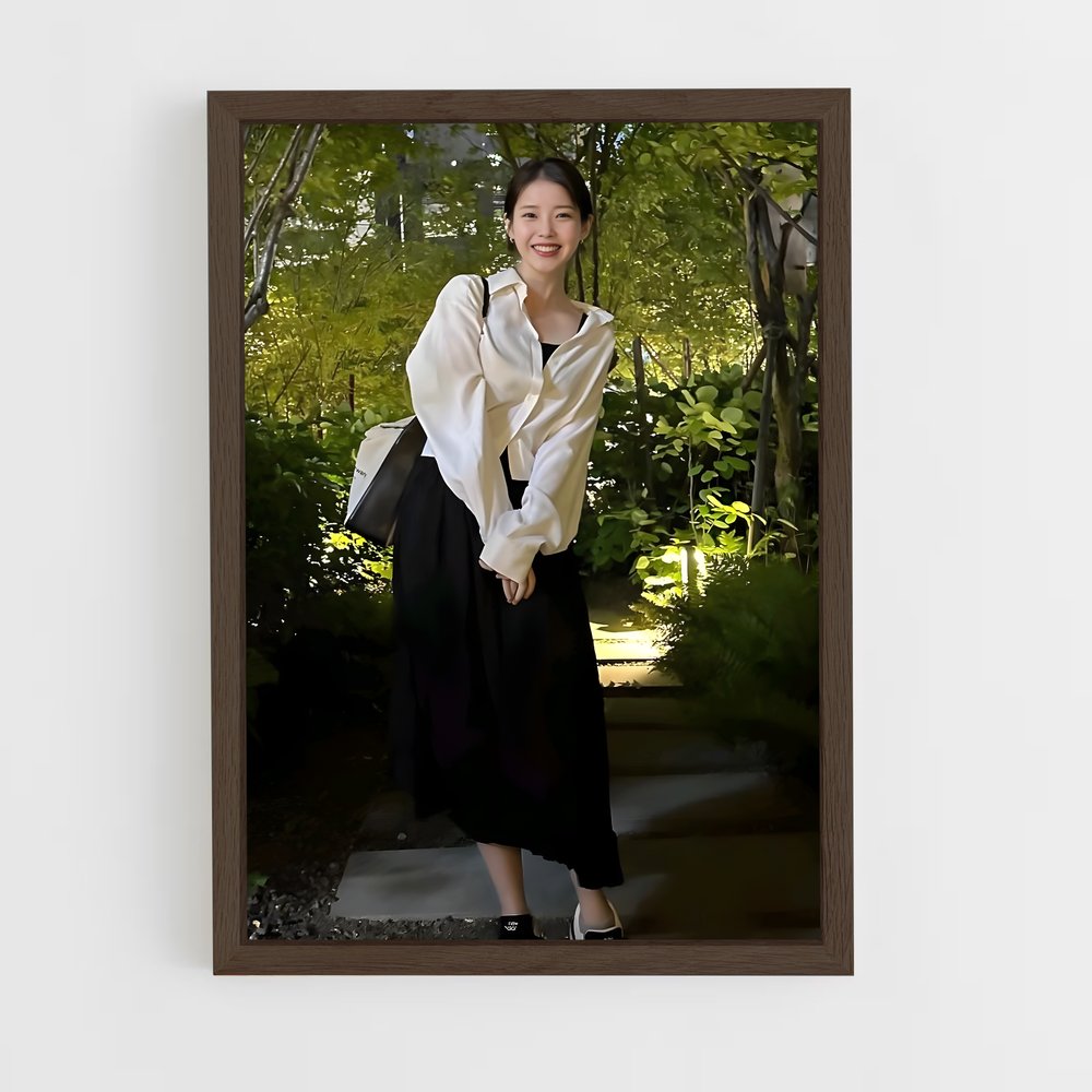 ap-iu lee ji-eun-14 cadre Bois foncé
