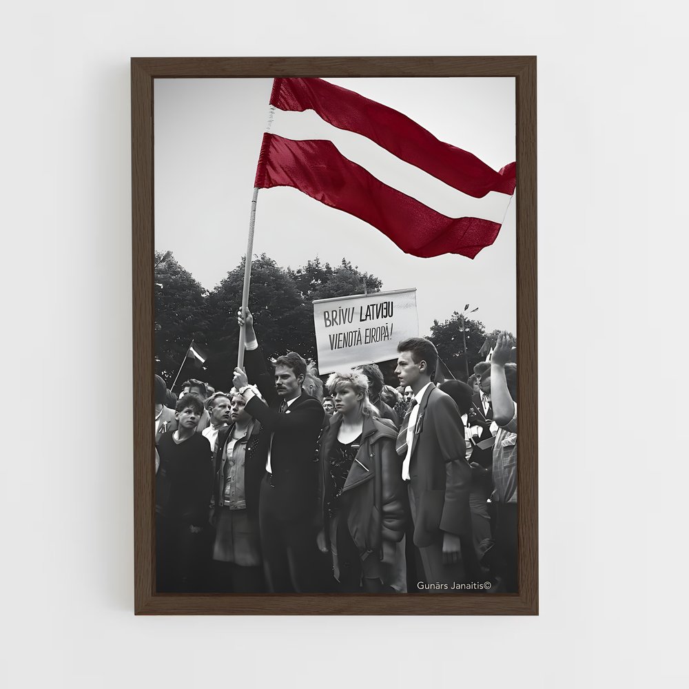 ap-latvia flag-1 cadre Bois foncé