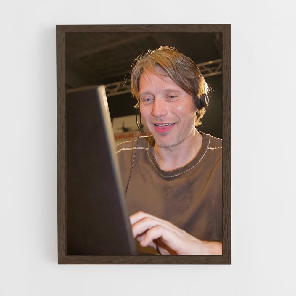 ap-mads mikkelsen-2 cadre Bois foncé