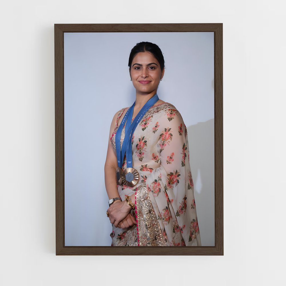 ap-manu bhaker-1 cadre Bois foncé