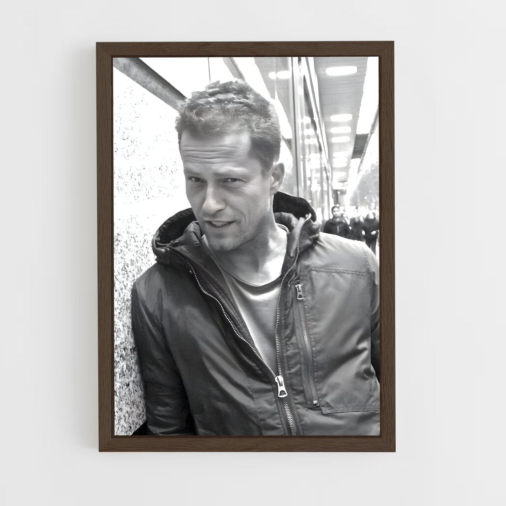 ap-til schweiger-8 cadre Bois foncé