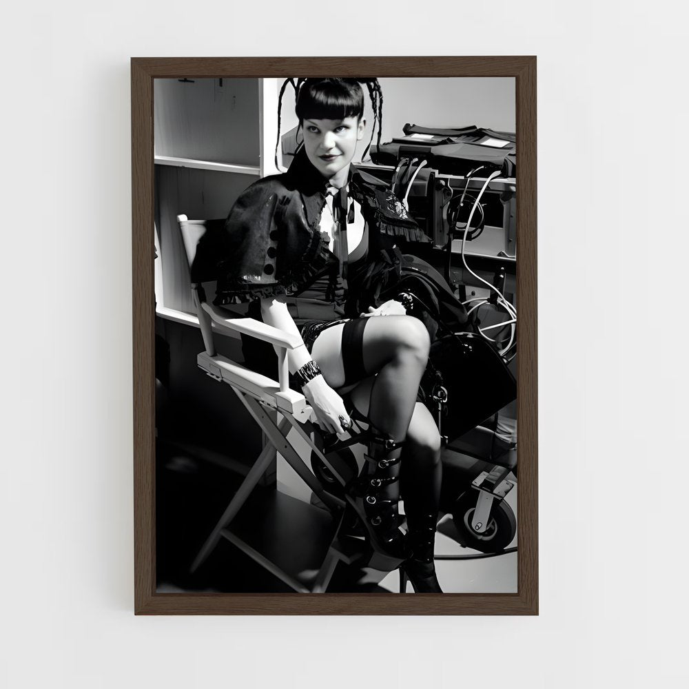 ap-abby sciuto-2 cadre Bois foncé