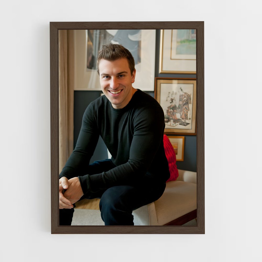 ap-brian chesky-1 cadre Bois foncé