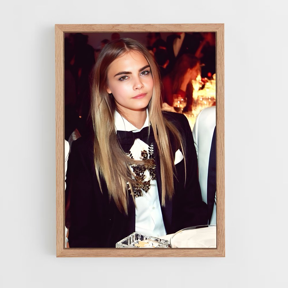 ap-cara delevingne-8 cadre Bois clair