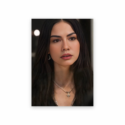 Poster Demet Özdemir en top noir