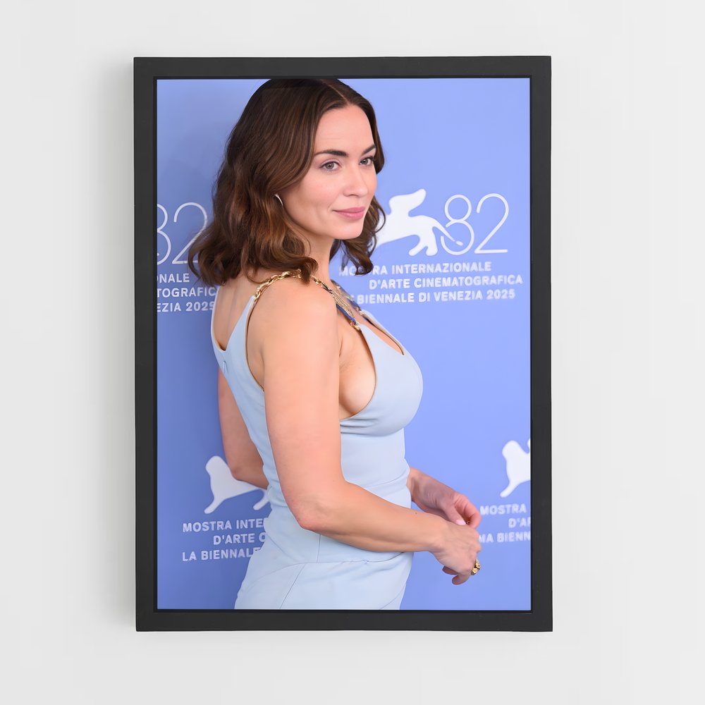 ap-emily blunt-11 cadre Noir