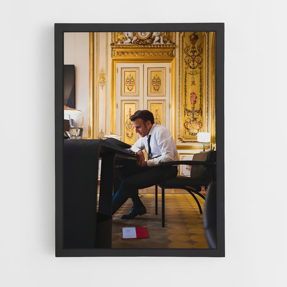 ap-emmanuel macron-4 cadre Noir