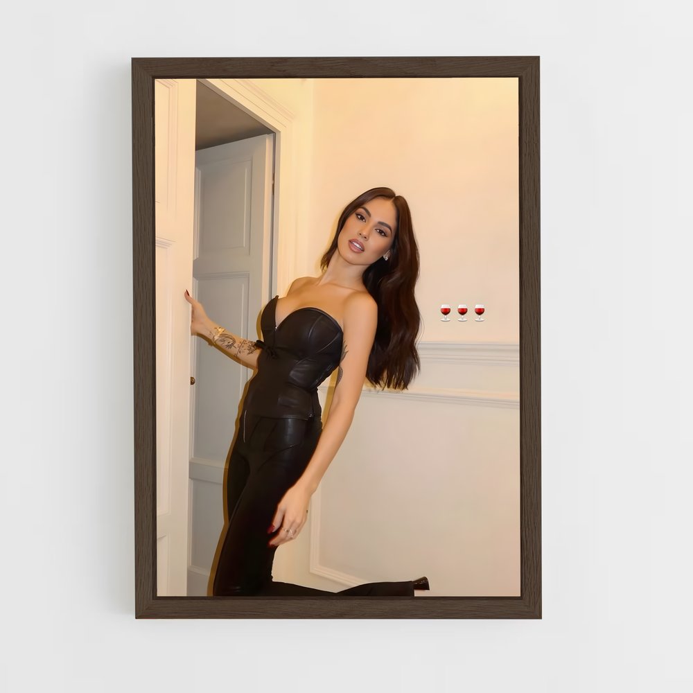 ap-giulia de lellis-2 cadre Bois foncé