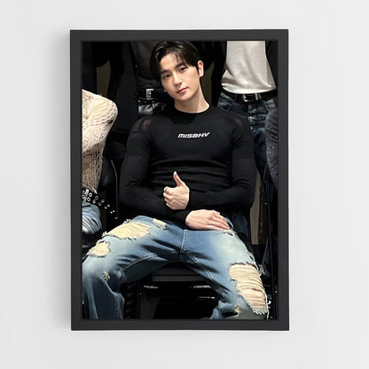 ap-hyunjae-5 cadre Noir