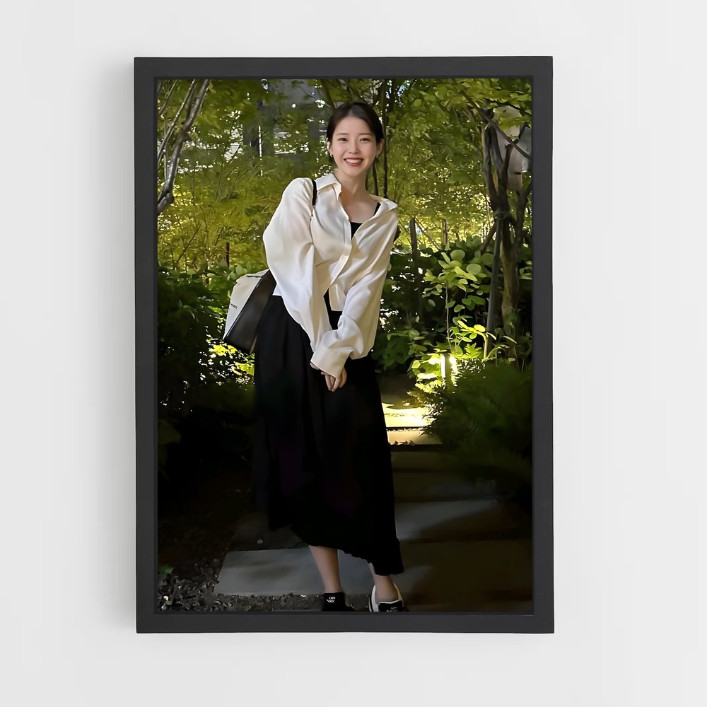 ap-iu lee ji-eun-14 cadre Noir