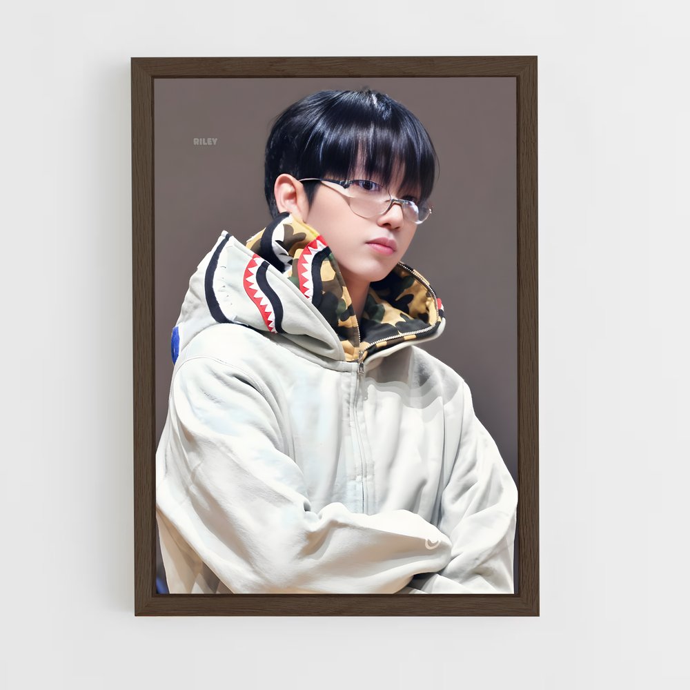 ap-jaehyun-4 cadre Bois foncé