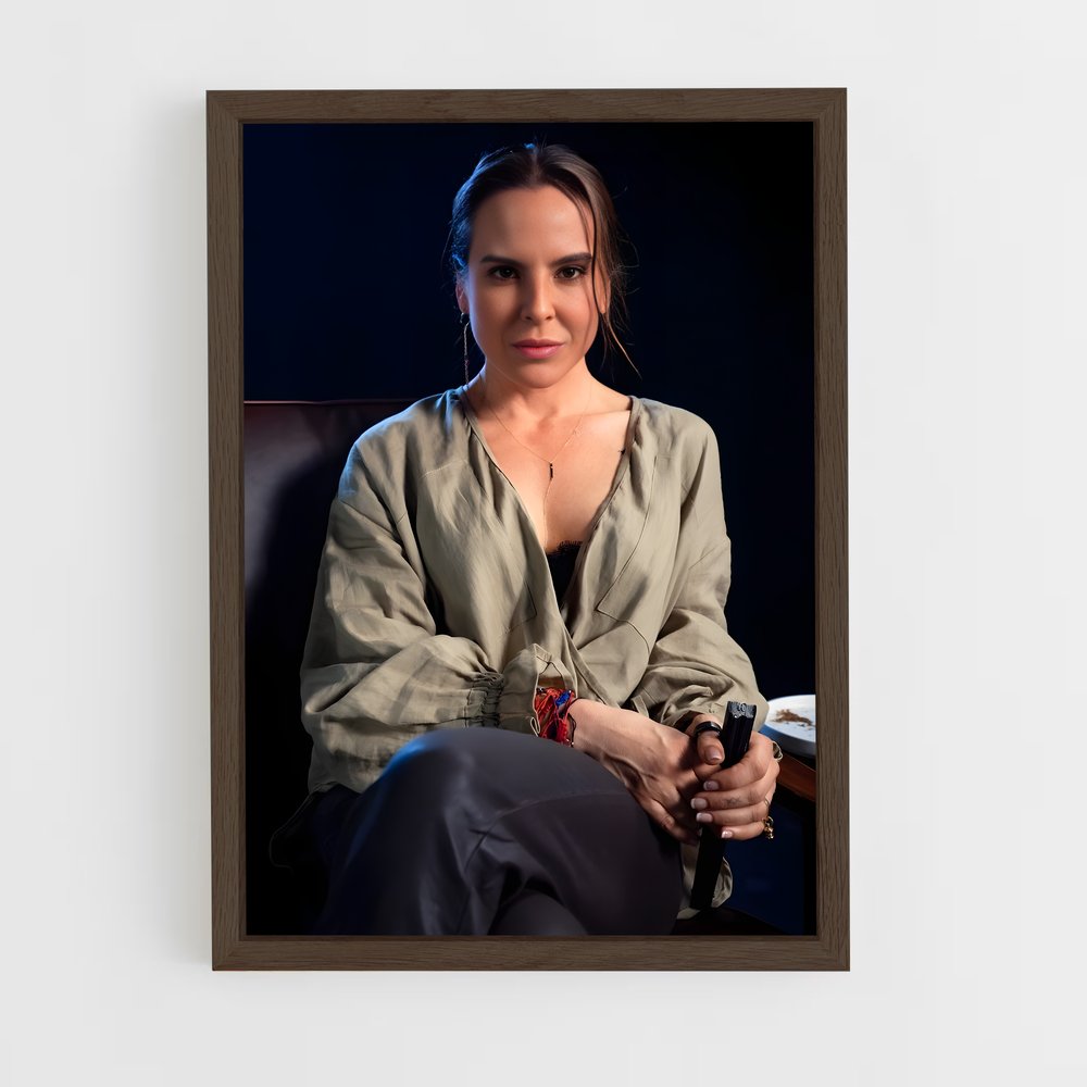 ap-kate del castillo-4 cadre Bois foncé