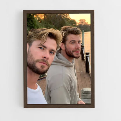 ap-liam hemsworth-4 cadre Bois foncé