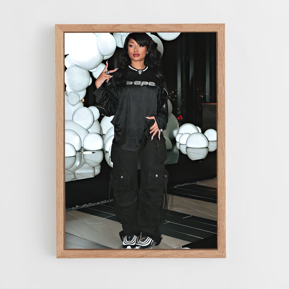 ap-megan thee stallion-2 cadre Bois clair