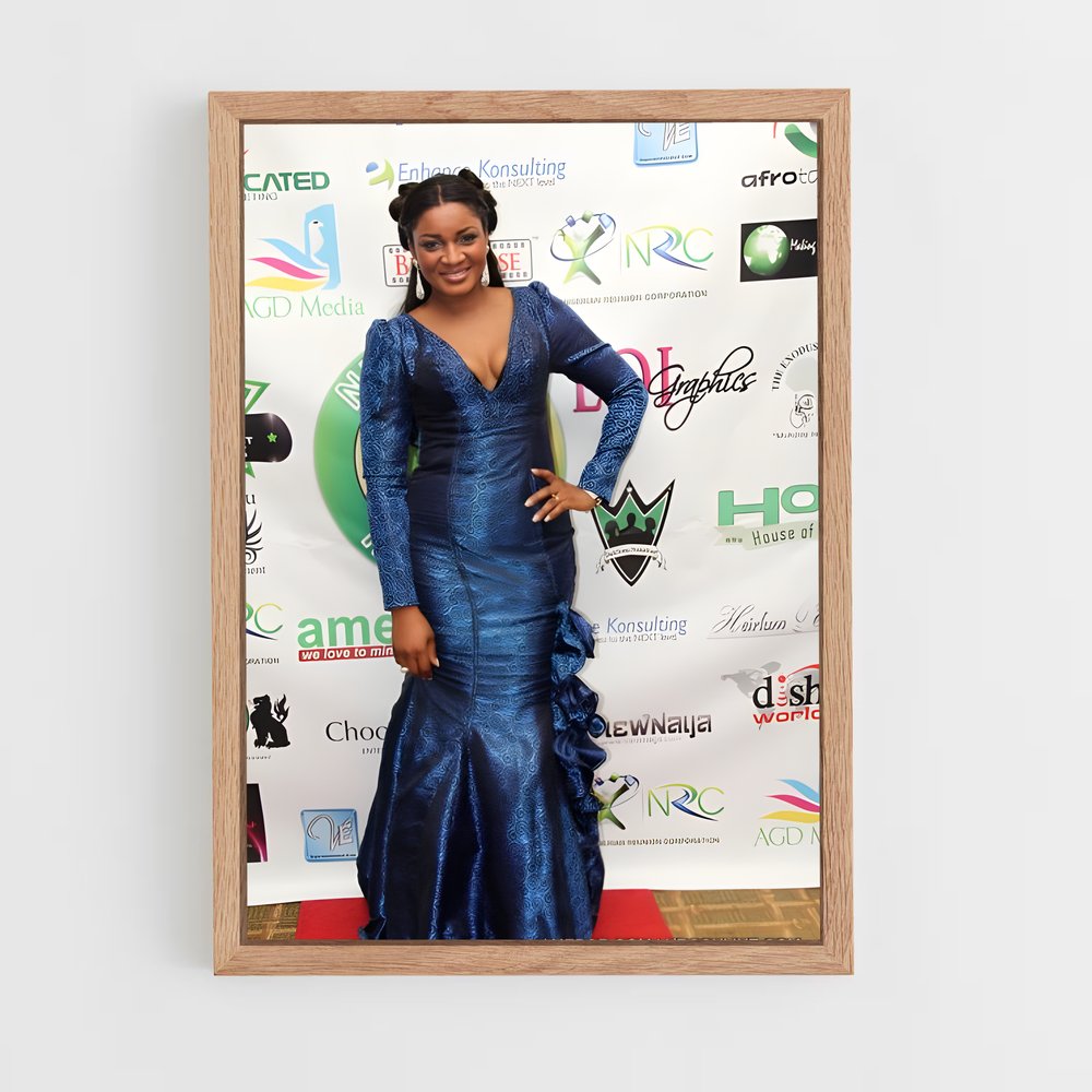 ap-omotola jalade ekeinde-4 cadre Bois clair