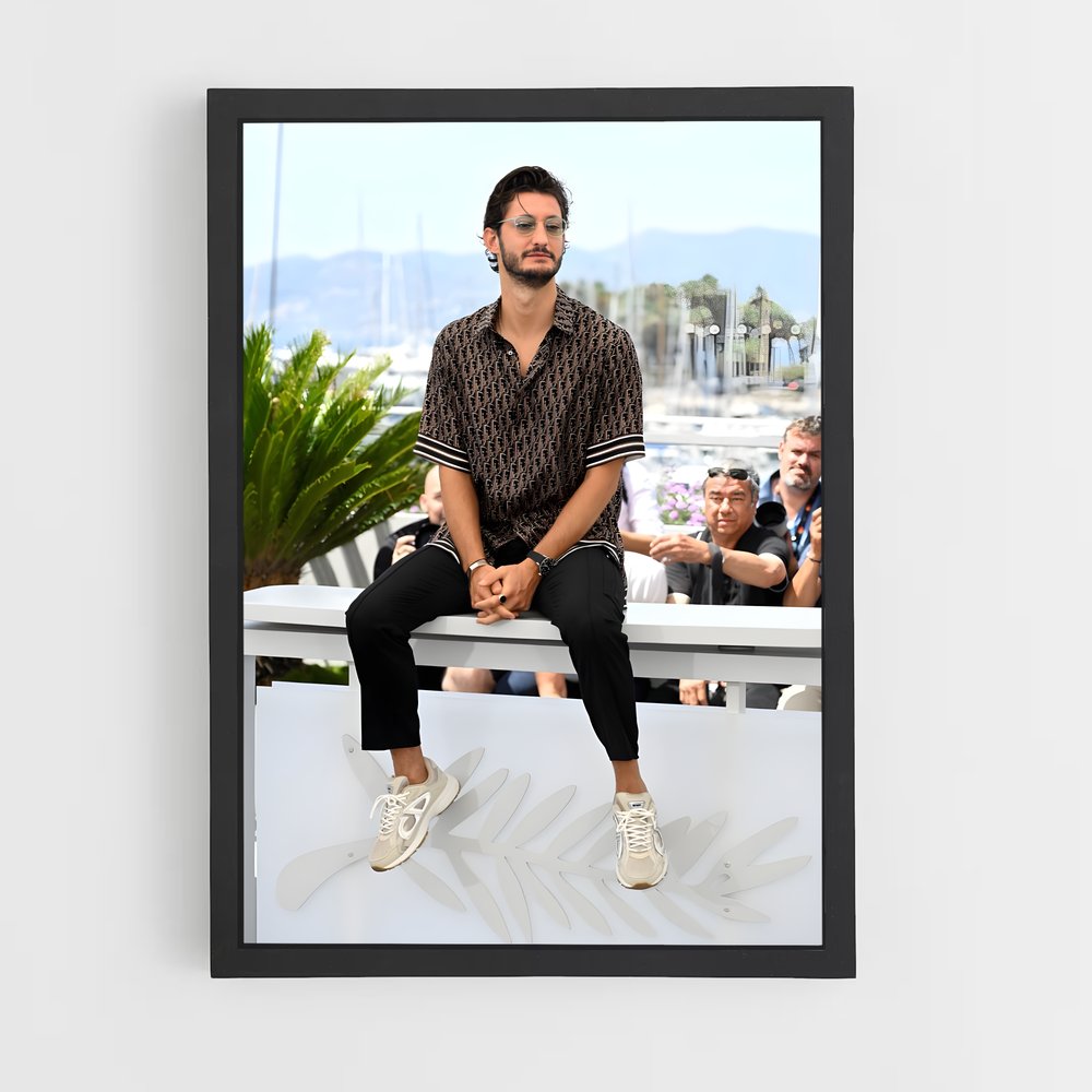 ap-pierre niney-3 cadre Noir
