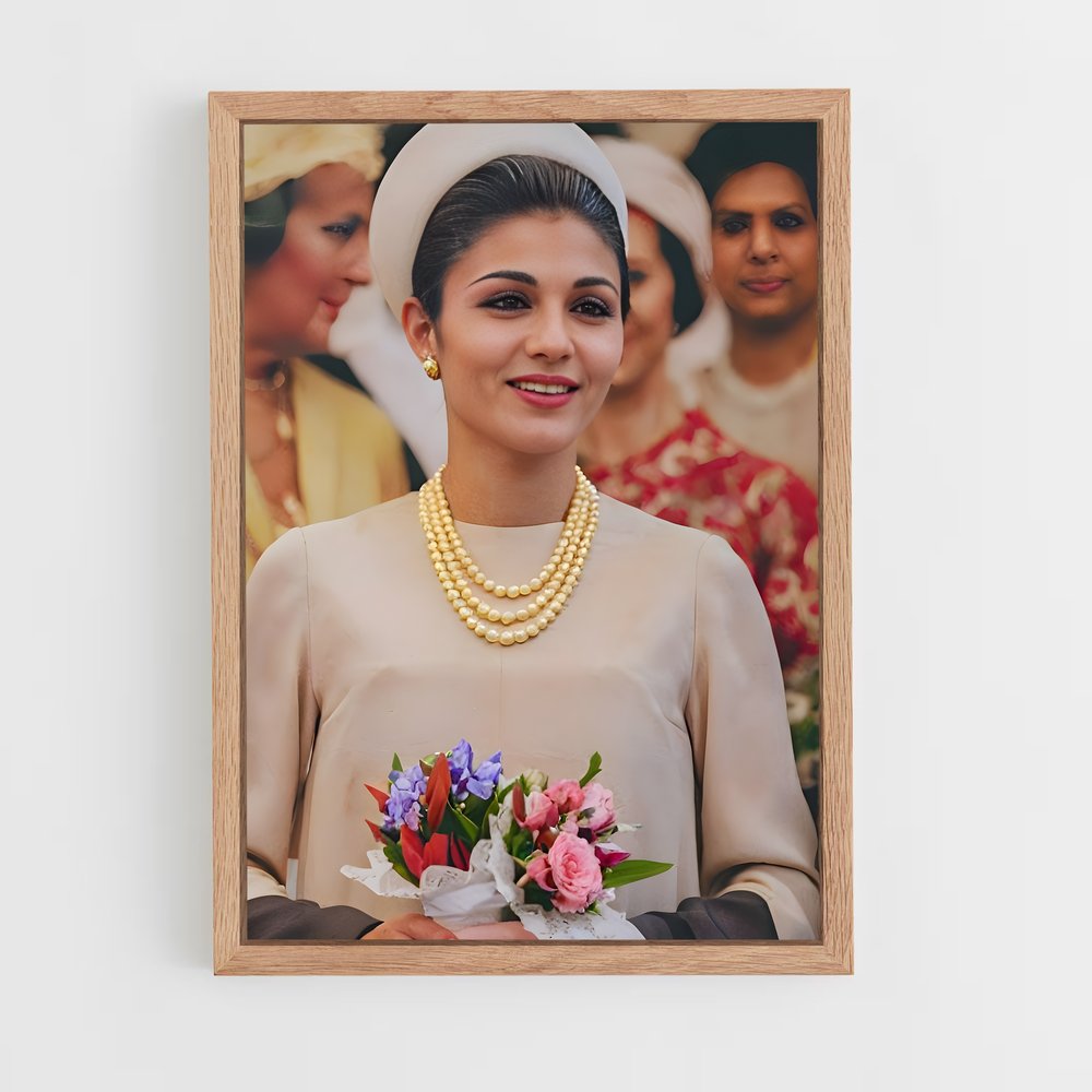 ap-princess farahnaz pahlavi-2 cadre Bois clair