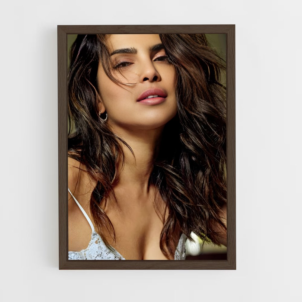 ap-priyanka chopra-5 cadre Bois foncé