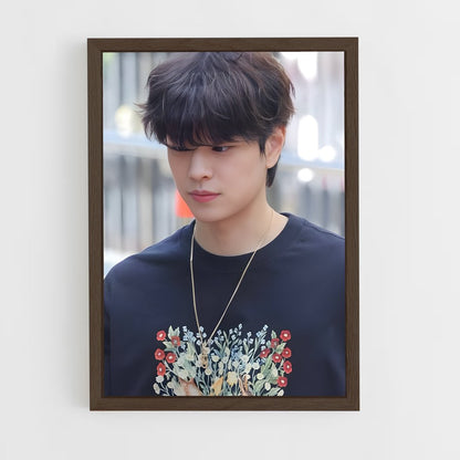 ap-seungmin-1 cadre Bois foncé
